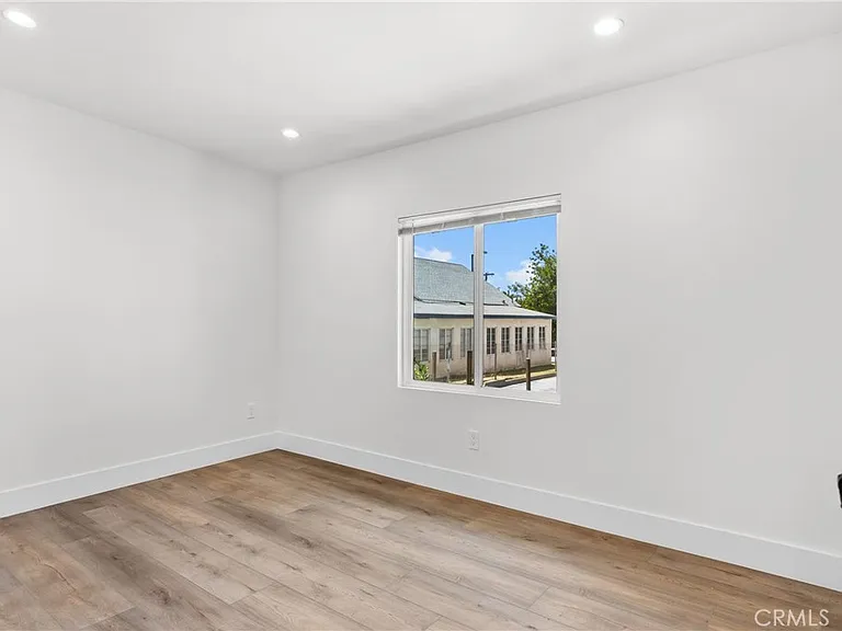 2057 E Villa St — Photo 14