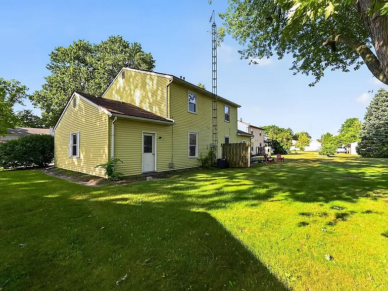 6839-6841 Woodlake — Photo 33
