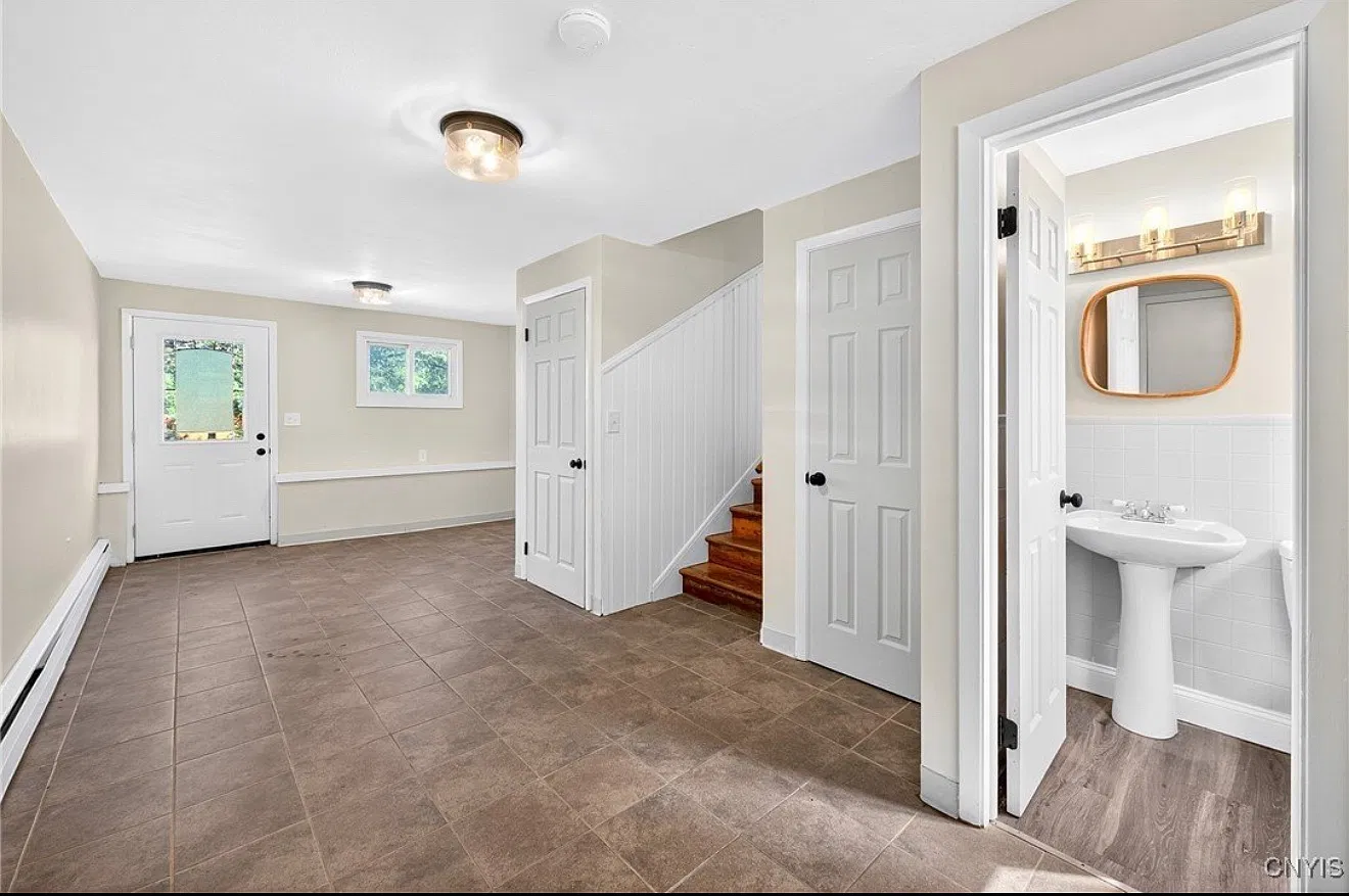 3 bed, 1320 sqft, $2,600 — Photo 4