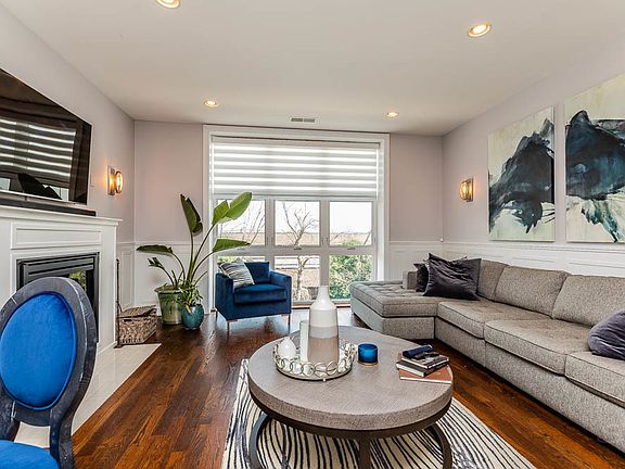 3rd image of 2435 W Belmont Ave #3W