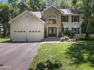 19 Vail Valley Dr, Manalapan, NJ 07726