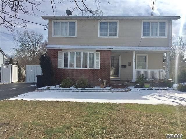 1st image of 128 Parkdale Dr