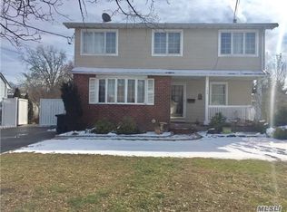128 Parkdale Dr, North Babylon, NY 11703