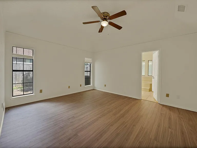 4316 Hartford Dr — Photo 7