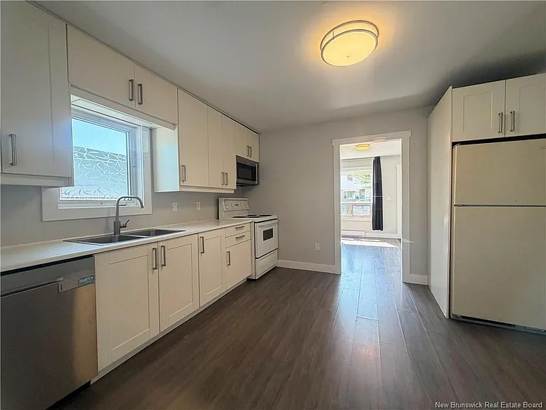 91 Purdy Ave — Photo 12