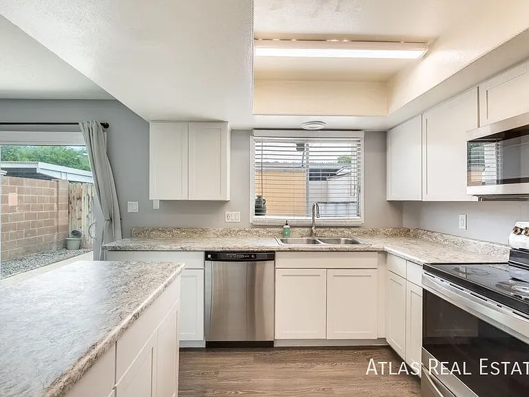 1649 W Hazelwood St — Photo 38