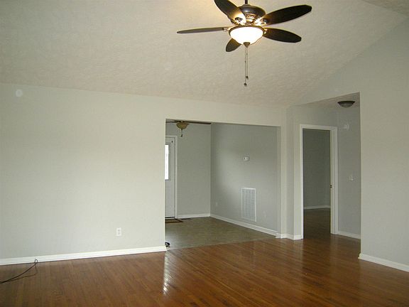 4th image of 1206 Dellrose Dr