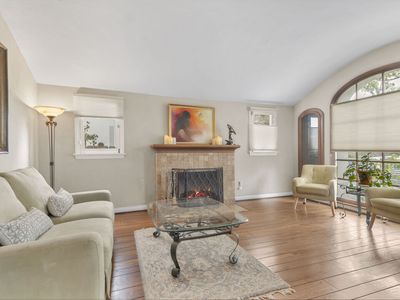 10525 Louisiana Ave, Los Angeles, CA, 90025