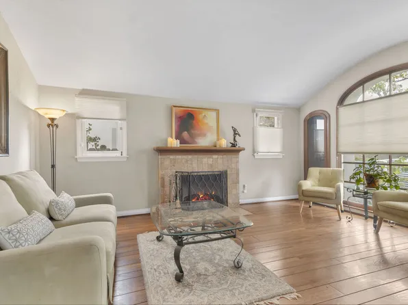 10525 Louisiana Ave, Los Angeles, CA 90025