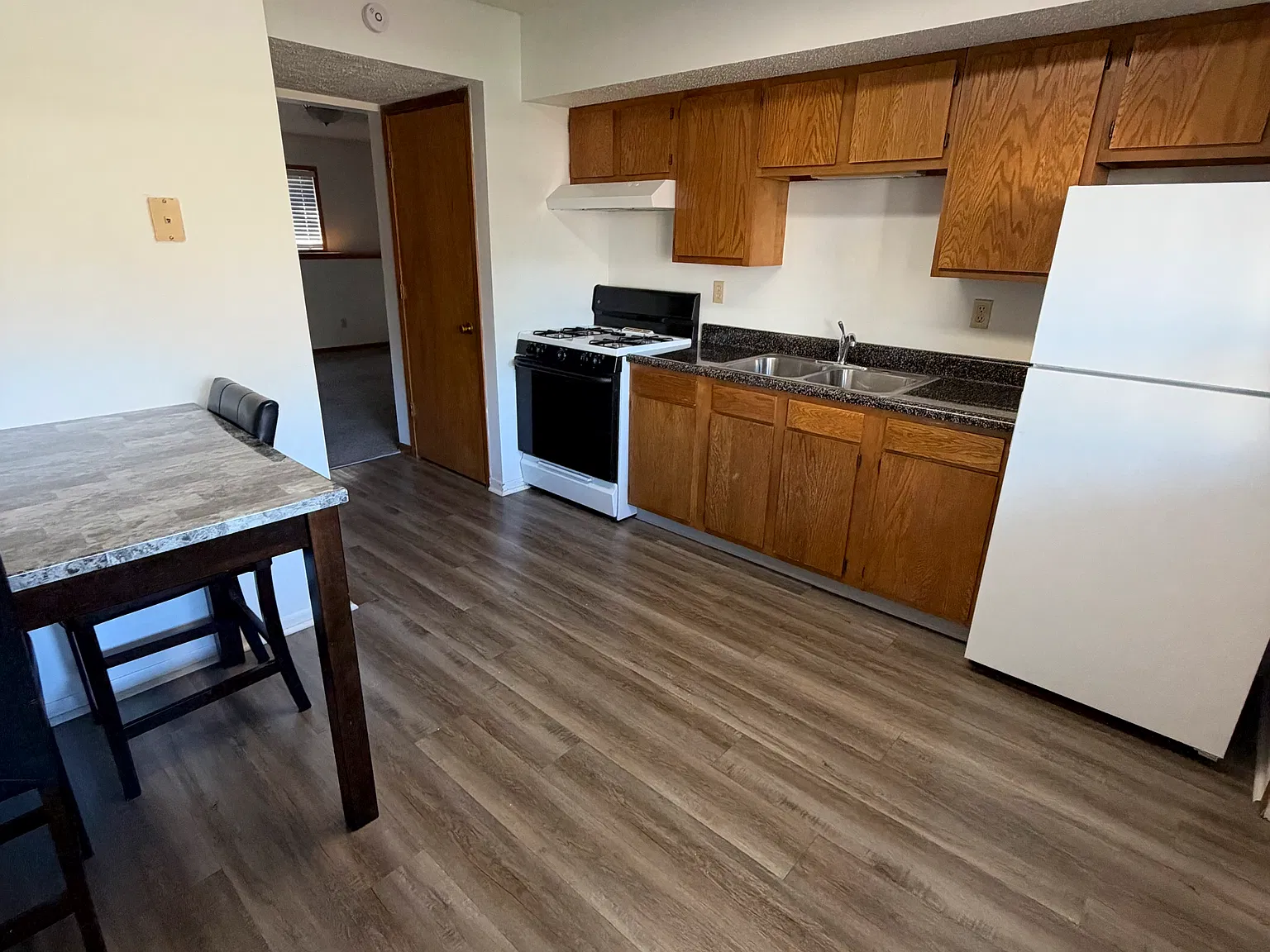 2 bed, 900 sqft, $775 — Photo 4