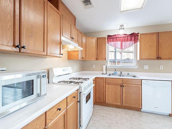 2nd image of 3731 Olive St