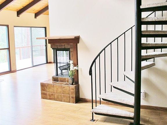 3rd image of 142 Spreading Oak Dr