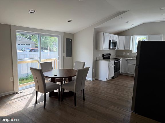 4th image of 715 Fernhill Rd