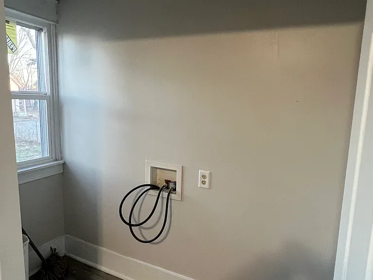 608 W Monroe St — Photo 15
