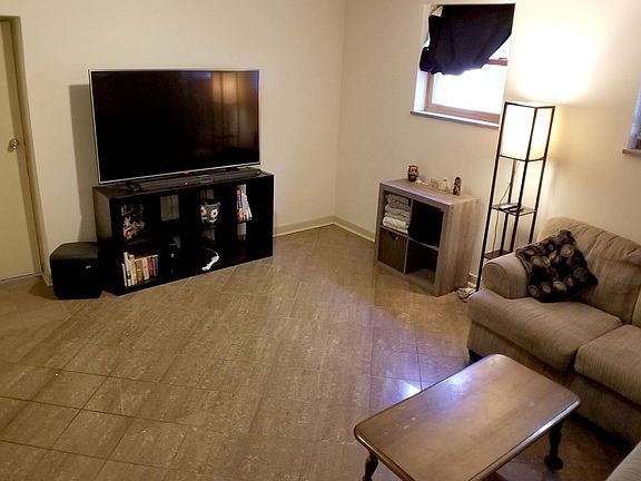 2nd image of 905 Delaware Ave #123