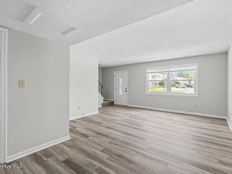 526 Myrtlewood Cir — Photo 5