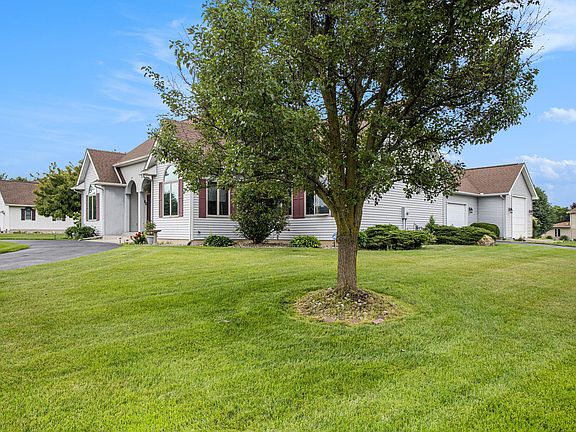3rd image of 66 Capercaillie Ln