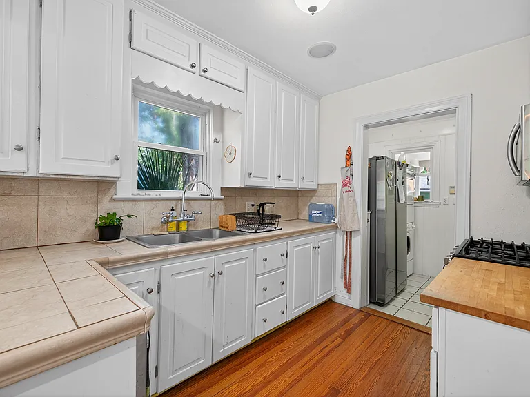712 Shell St — Photo 9