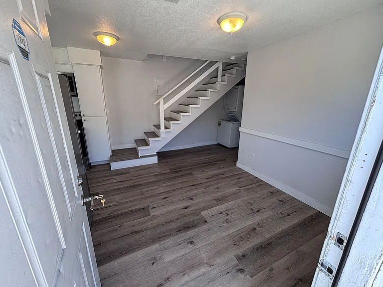656 S 7th St — Photo 2