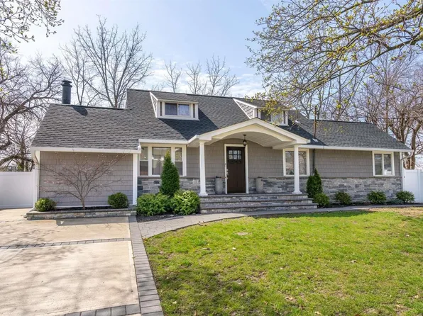 14 Eldorado Dr, East Northport, NY 11731