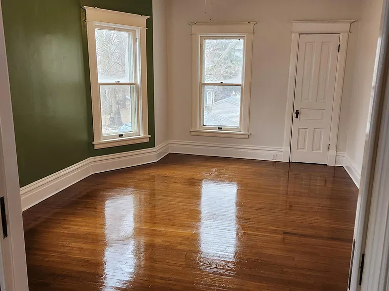 605 E Washington St #B — Photo 5