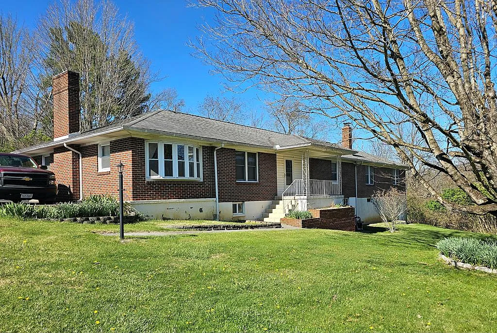172 Thorn St photo 1
