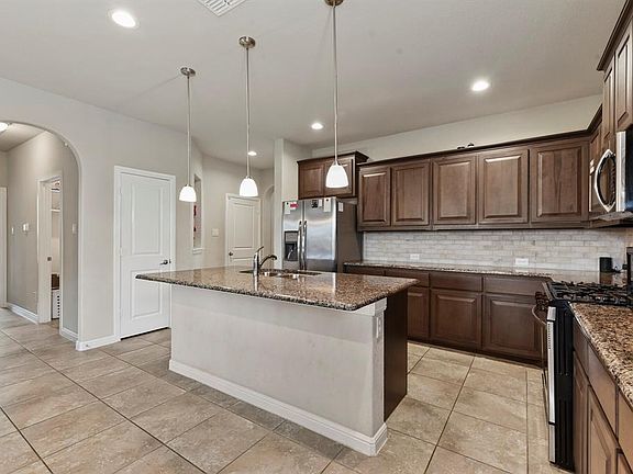 4th image of 1240 Rebecca Ln