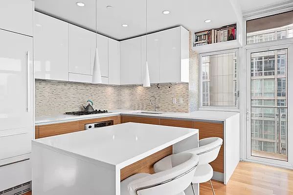 1st image of 555 W 59th St APT 28A