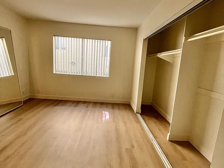 Chateau Studio Village Apartments — Photo 24