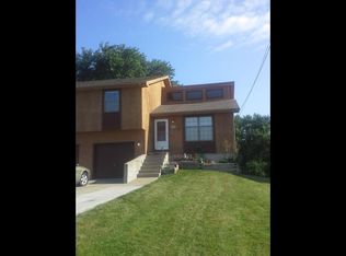 522 Muncie Rd, Leavenworth, KS 66048