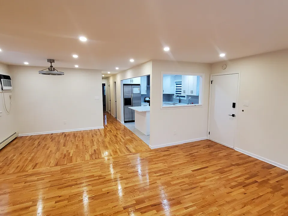 152 W 18th St #2