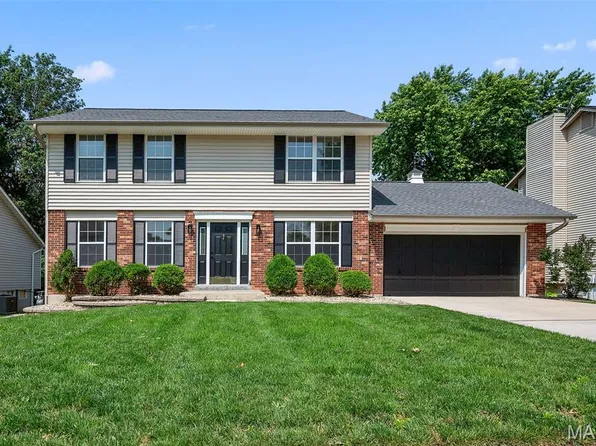 1323 Robertridge Dr, Saint Charles, MO 63304