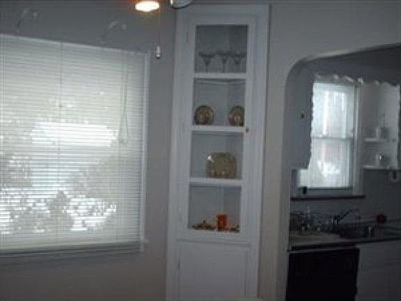 3rd image of 1612 S Belvoir Blvd