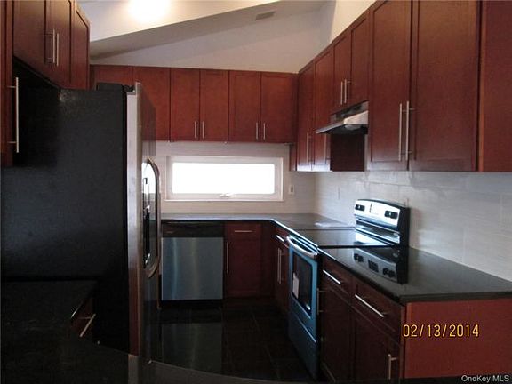 5th image of 237 Great Neck Rd APT 4B