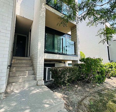 5th image of 138 Widdicombe Hill Blvd #701