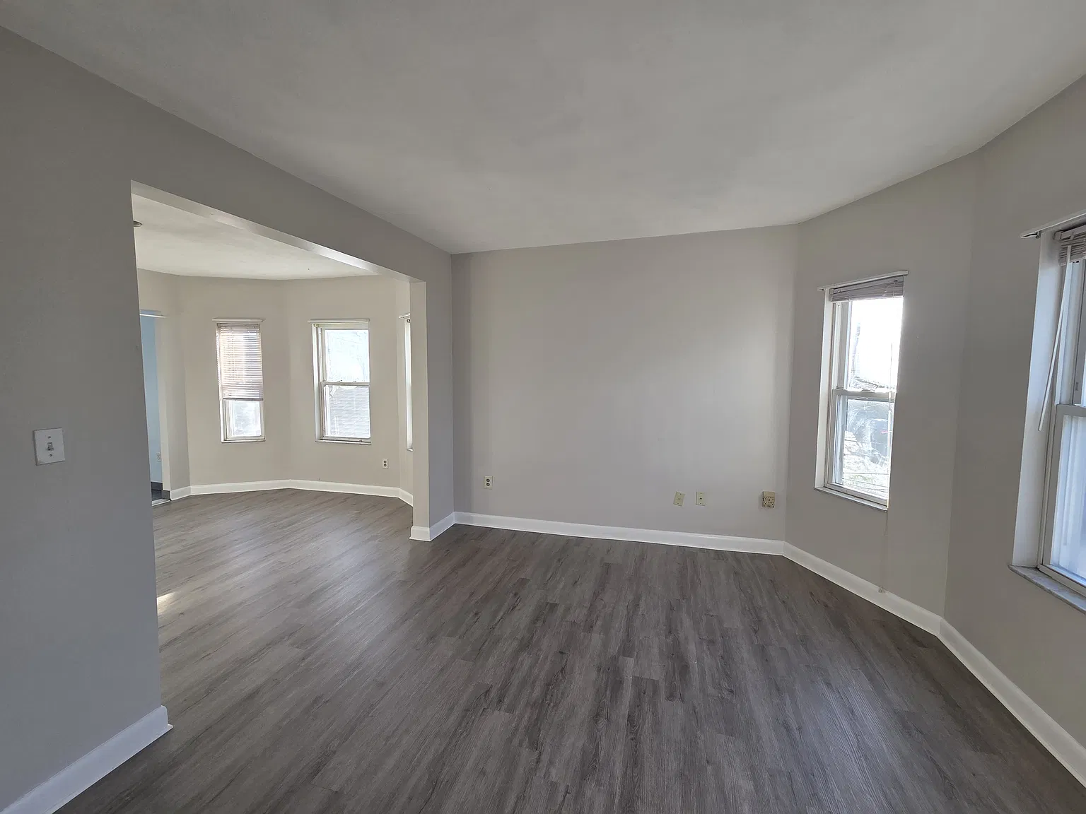 2 bed, 1000 sqft, $2,300 — Photo 1