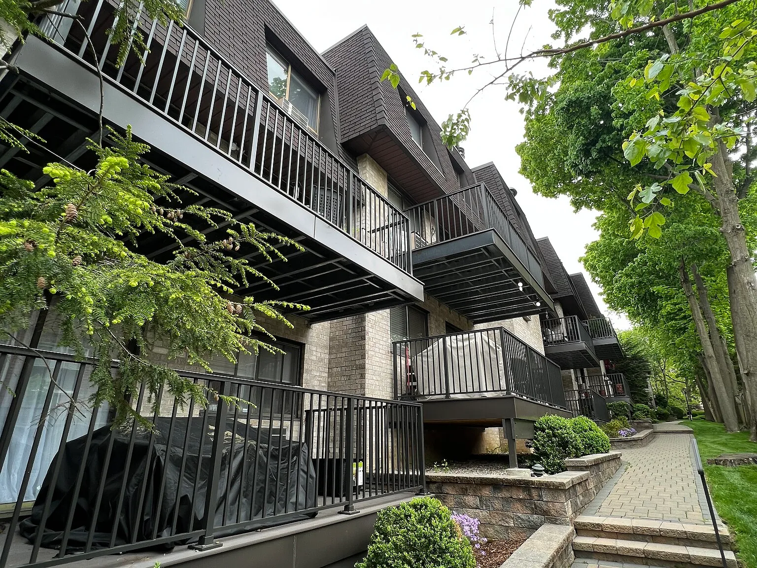 107 N Broadway — Photo 1