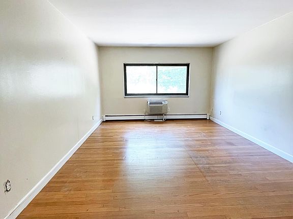5th image of 580 Bridge St #21