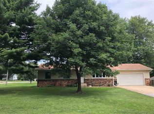 125 N 13th St, Le Claire, IA 52753