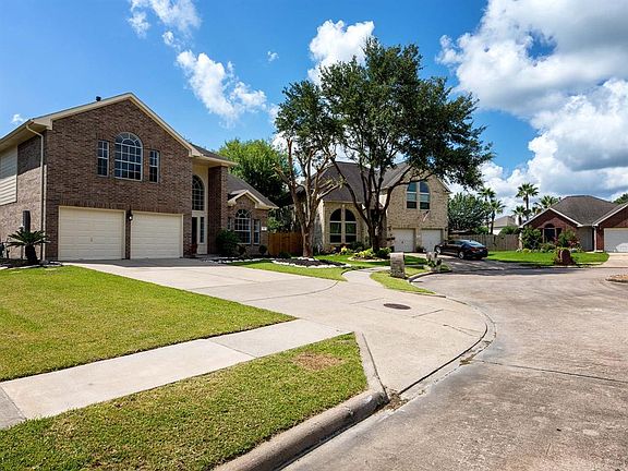 3rd image of 915 Chase Creek Cir
