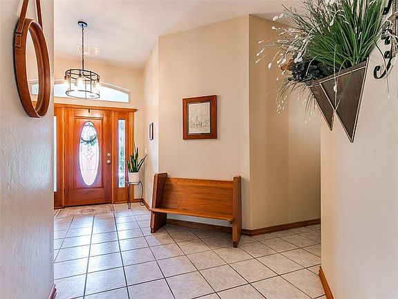 4th image of 1701 SW 38th St