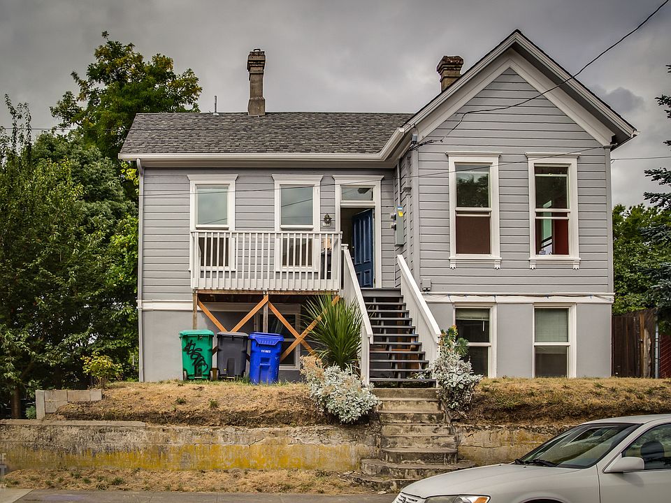 1st image of 935 SE 14th Ave
