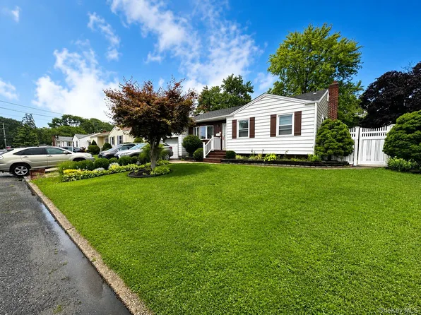 80 Carroll Street, Brentwood, NY 11717