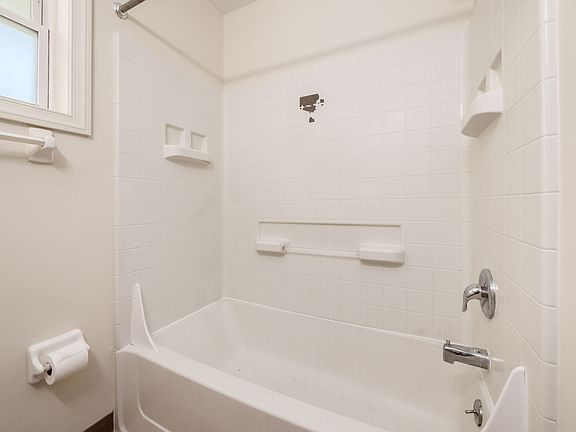 2nd image of 1140 Eastfield Rd #1