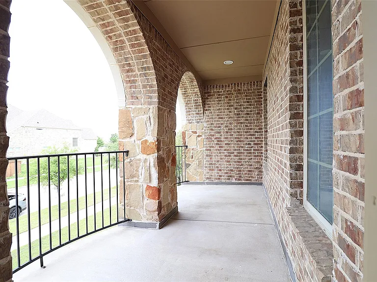 5070 Kerstyn Dr — Photo 33