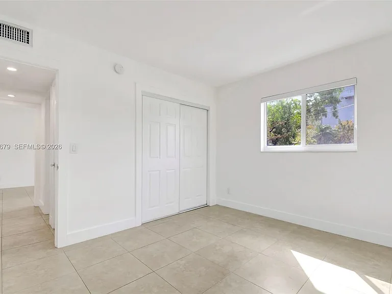 407 SE 9th Ct #3 — Photo 9