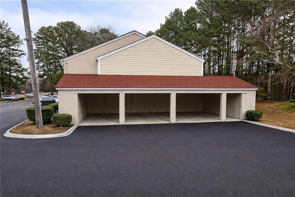 3 bed, 2.0 bath, 1420 sqft, $1,800 — Photo 2