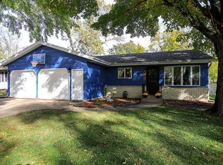 745 Sunset St SW, Hutchinson, MN 55350