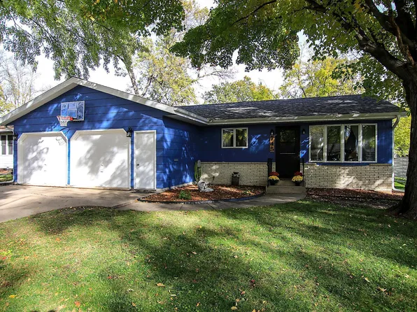 745 Sunset St SW, Hutchinson, MN 55350