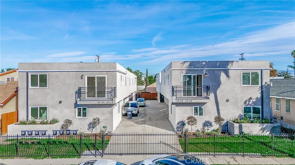 2 bed, 800 sqft, $2,595 — Photo 1